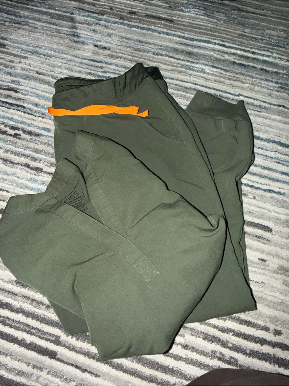 Figs Women’s Olive Green Joggers (XXL) and Rafaela Top (XL)